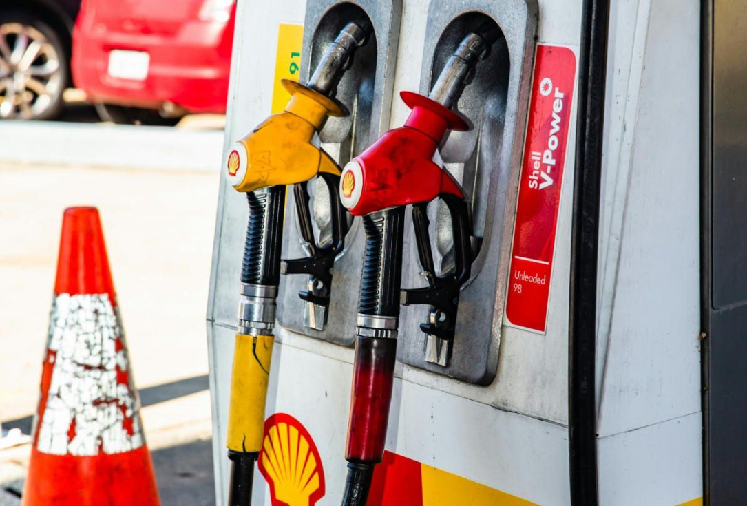 US Fuel Prices Cross $4 as Strait of Hormuz Crisis Deepens