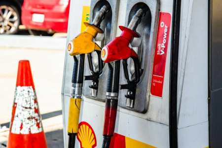 US Fuel Prices Cross $4 as Strait of Hormuz Crisis Deepens